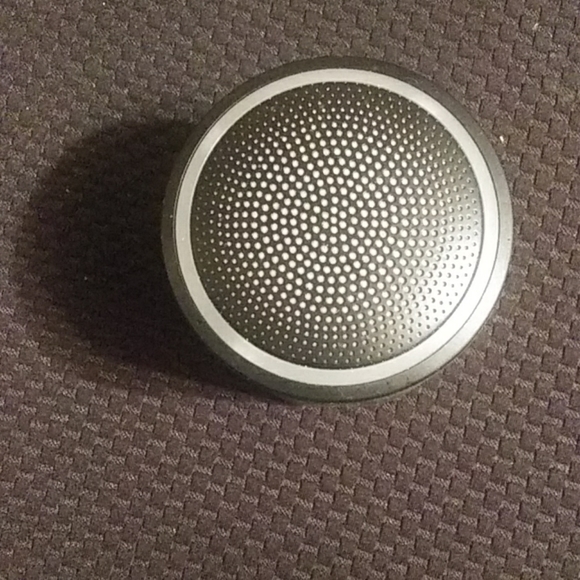 Broken speaker - Picture 1 of 2